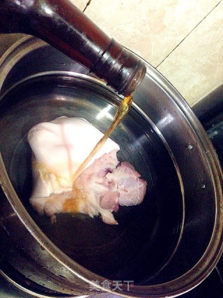 自制透亮爽滑创意冻肘子的做法步骤：3