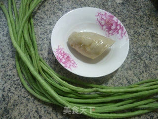 面筋炒带豆的做法步骤：1