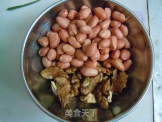 夏季营养---花生核桃露的做法步骤：1