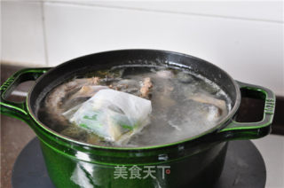 乌鸡山药汤的做法步骤：5