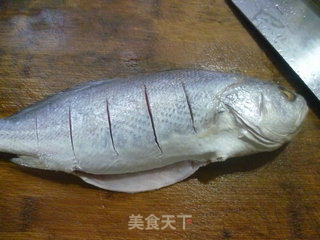 剁椒蒸白果子鱼的做法步骤：3