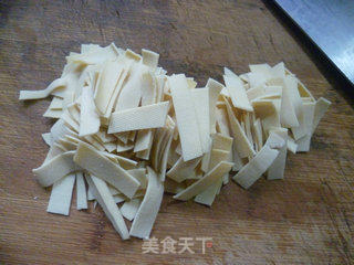 雪菜千张炒毛豆的做法步骤：4