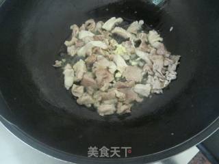 黄瓜炒肉片的做法步骤：2