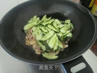黄瓜炒肉片的做法步骤：4