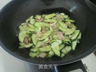 黄瓜炒肉片的做法步骤：5