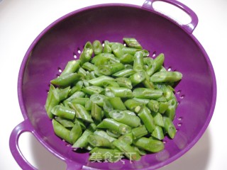 香爆豉椒四季豆的做法步骤：2