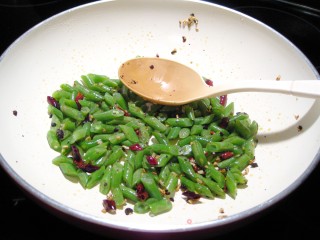 香爆豉椒四季豆的做法步骤：6