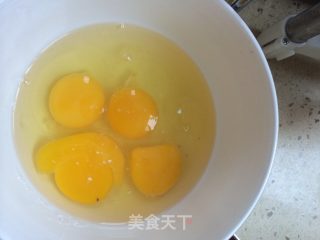 苦瓜爆炒鸡蛋的做法步骤：1