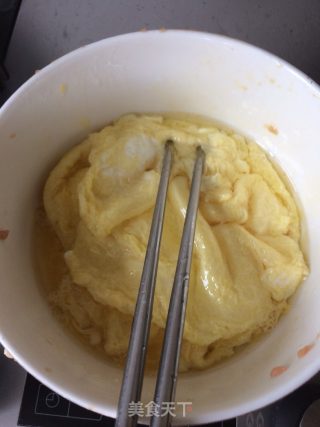 苦瓜爆炒鸡蛋的做法步骤：2