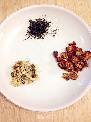 夏日降火清脂菊花山楂绿茶的做法步骤：1