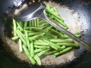 杏鲍菇雪菜炒带豆的做法步骤：4