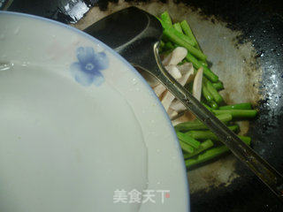 杏鲍菇雪菜炒带豆的做法步骤：5