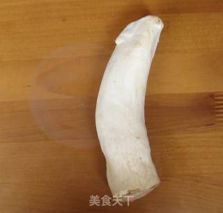 炸杏鲍菇的做法步骤：1