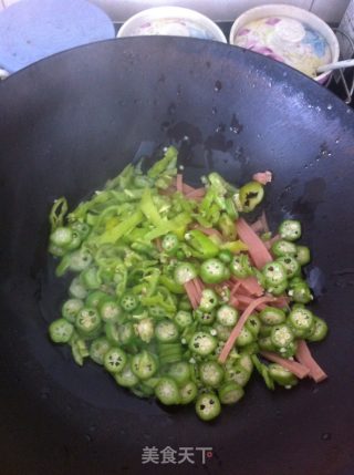 秋葵火腿丝炒米粉的做法步骤：9