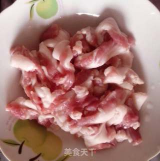回锅肉姊妹---盐煎肉的做法步骤：1