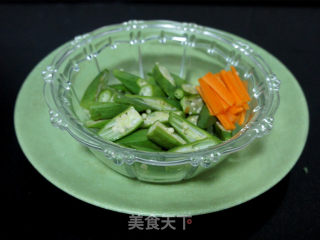 秋葵炒牛肉的做法步骤：2