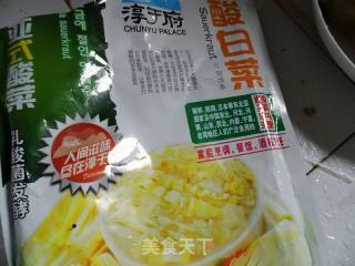 东北酸菜汆白肉的做法步骤：1
