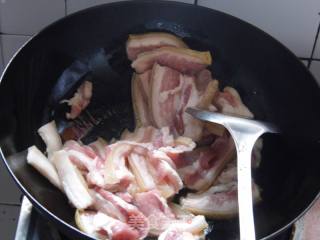 东北酸菜汆白肉的做法步骤：5