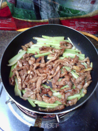 西芹炒肉的做法步骤：7