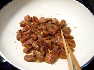 小瓜炒肉的做法步骤：3
