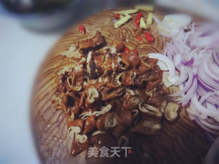 洋葱爆炒大肠的做法步骤：8