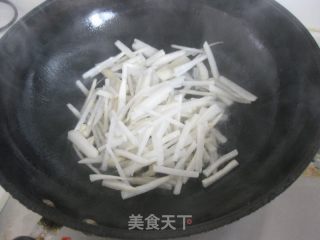 双椒炒萝卜丝的做法步骤：4