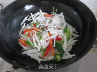 双椒炒萝卜丝的做法步骤：5