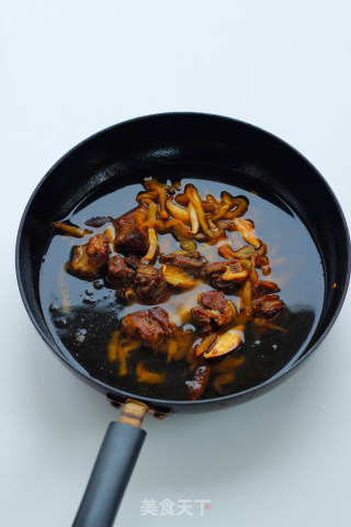 【榨菜香菇牛腩粉】的做法步骤：6