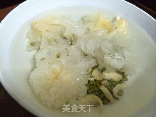 莲子百合汤-清汤版的做法步骤：1