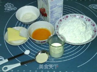 鲜奶油蓝莓夹心花冠包的做法步骤：1