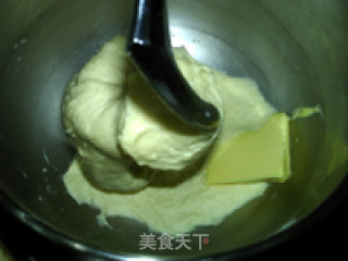 鲜奶油蓝莓夹心花冠包的做法步骤：3