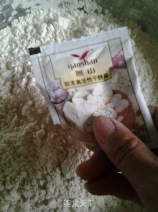 茴香油条粉皮包的做法步骤：2