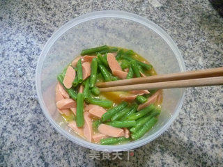 火腿肠带豆炒鸡蛋的做法步骤：8