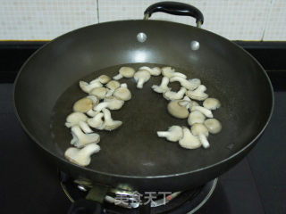 蘑菇油菜豆腐汤的做法步骤：4