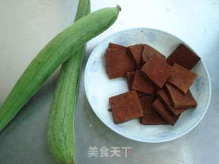 丝瓜炒香干的做法步骤：1