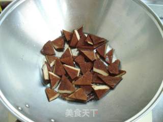 丝瓜炒香干的做法步骤：3