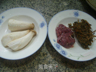 梅干菜里脊肉炒杏鲍菇的做法步骤：1