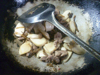 梅干菜里脊肉炒杏鲍菇的做法步骤：8