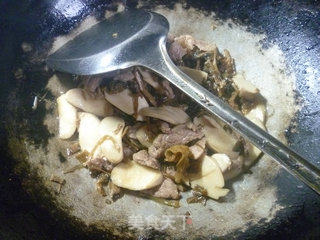 梅干菜里脊肉炒杏鲍菇的做法步骤：10