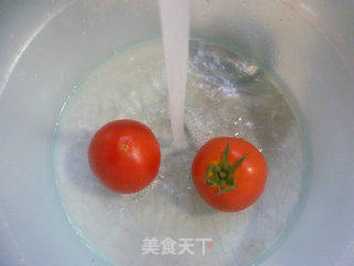 番茄炒娃娃菜的做法步骤：1
