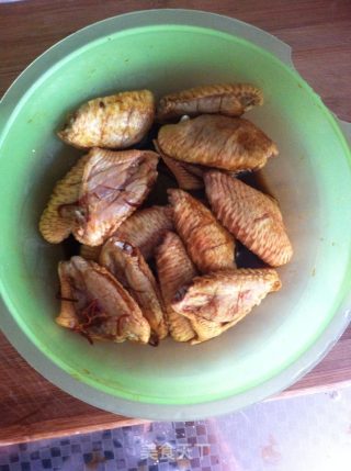 简易版啤酒鸡翅的做法步骤：1