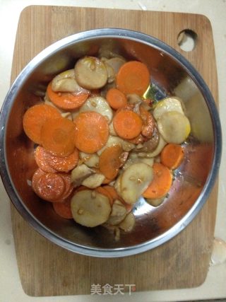 鸡腿菇炒胡萝卜的做法步骤：6