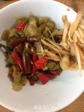 酸汤黄辣丁的做法步骤：2