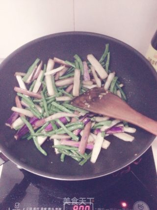 茄子炒豆角的做法步骤：6
