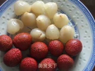 丝瓜炒荔枝的做法步骤：1