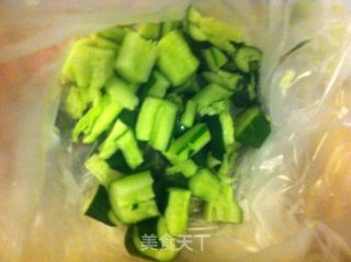 凉拌青瓜豆腐皮的做法步骤：2