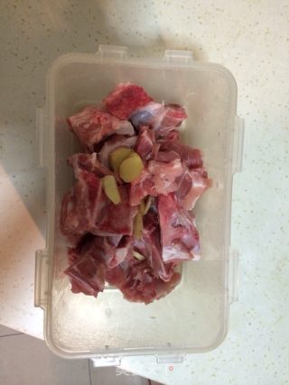 排骨莲藕汤的做法步骤：1