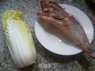 娃娃菜炒腊鸡腿的做法步骤：1