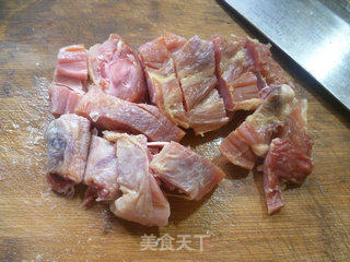 娃娃菜炒腊鸡腿的做法步骤：4