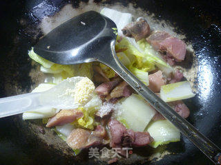 娃娃菜炒腊鸡腿的做法步骤：10